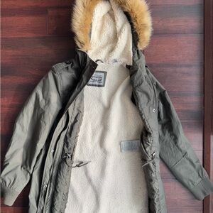 Levi's Woman’s Green Military Hood Coat Sherpa Lined Faux Fur Trim Jacket SIZE M